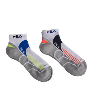 Calcetines Fila diseñados para apoyarte en cada entrenamiento o actividad diaria. Este paquete de 2 pares combina un diseño técnico, un ajuste anatómico y materiales de alto rendimiento. Su estructura ergonómica con refuerzos estratégicos en el talón, la puntera y el empeine mejora el soporte del pie y reduce el desgaste por fricción.

Detalles:
- Planta anatómica reforzada.
- Ideal para entrenar o correr.
- Corte a la altura del tobillo.
- Estructura izquierda y derecha para un mejor ajuste.
- Tiene soporte para el arco.
- Paquete de 2 pares.
- Variedad de colores.
- Fabricado con tela de propiedades de secado rápido.
- Los paneles reforzados alrededor de la puntera y el talón, los elementos más expuestos a la abrasión, aumentan la durabilidad de los calcetines y extienden su vida útil.
- El acabado acanalado evita que los calcetines se resbalen.

Una elección ideal para quienes buscan calcetines para hombres duraderos y cómodos con un diseño dinámico para el deporte o el uso diario.
Composición: 97% Poliéster, 3% Elastano
Cuidado:
Lavado a máquina a un máximo de 30°C.
No usar blanqueador ni blanqueadores ópticos.
No planchar.
No limpiar en seco.
Secar al aire o en secadora a baja temperatura.