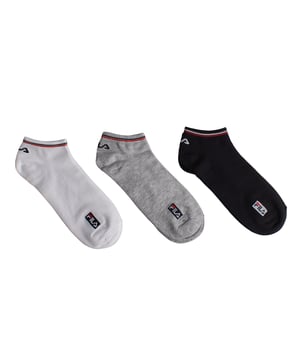 Los calcetines Fila Invisible Bamboo están hechos con hilos de alta calidad que ofrecen gran comodidad y durabilidad. Flexibles y con elasticidad en el tobillo, se adaptan fácilmente a tus pies para brindar comodidad en cualquier momento.

Detalles:
- Tela de bambú.
- Diseño deportivo.
- Logotipo bordado de Fila.
- Corte invisible.
- Tobillos acanalados.
- Disponibles en varios colores.
- Ideales para uso deportivo o casual.

Este paquete de calcetines Fila invisibles es la elección perfecta para quienes valoran la comodidad sin sacrificar el estilo. Hechos con fibra de bambú, ofrecen una sensación ultra suave, transpirabilidad natural y control de olores, ideales para el uso diario.
Composición: 76% Viscosa, 22% Poliéster, 2% Elastano
Cuidado:
Lavar a máquina a un máximo de 30°C.
No usar blanqueadores ni blanqueadores ópticos.
No planchar.
No lavar en seco.
Secar al aire o en secadora a baja temperatura.
