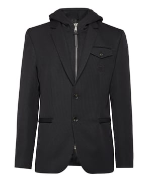 Gönnen Sie sich auch in Ihren Freizeit-Outfits etwas Luxus. Vielleicht mit dieser Zwei-Knopf-Kombijacke aus reiner Schurwolle mit Kapuzenlatz und Reißverschluss. Das ikonische Wappen der Marke ist unter der Brusttasche aufgestickt. Eingrifftaschen. Schlitz hinten in der Mitte. Innenfutter.