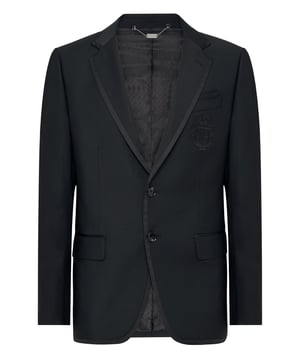 Dieser tadellos geschneiderte Blazer strahlt zeitlose Raffinesse aus und ist ein unverzichtbares Stück für formelle Anlässe oder elegante Abendgarderobe. Seine luxuriöse Konstruktion sorgt für einen polierten und vielseitigen Look.   Gefertigt aus hochwertiger Wolle für eine raffinierte Textur und außergewöhnliche Haltbarkeit.   Mit klassischem Zwei-Knopf-Verschluss und gekerbtem Revers für eine schlanke, elegante Silhouette.   Dezente Stickerei-Details verleihen einen dezenten Hauch von Luxus.   Mit funktionellen Taschen für Funktionalität und Stil entworfen.   Perfekt zum Kombinieren mit maßgeschneiderten Hosen oder zum Aufwerten von lässigen Outfits.