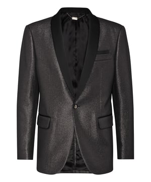 Um besondere Anlässe mit einem Hauch von Originalität zu genießen, ist dieses Abendsakko genau die richtige Wahl. Es ist aus Stretch-Baumwolle und Lurex gefertigt. Schalrevers aus Seidensatin. Einzelner Knopf, mit Satin bezogen und mit dem Metallemblem der Marke verziert. Zwei Pattentaschen und Brusttasche, alle mit Satin eingefasst. Schlitz mittig auf der Rückseite. Das Modell ist mit Innenfutter versehen. Passform: Slim.