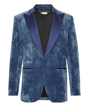¿Opta por un look Glam? Le recomendamos este blazer de noche de un solo botón de terciopelo marmoleado con solapa de pico. Descubra nuestro cuidado por los detalles, como aquellos de satén. Bolsillos abiertos. Dos aberturas laterales. Forro de satén con el logo.