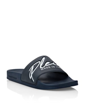 Rubberen sliders met het merk op de band. Ergonomisch voetbed voor meer comfort en rubberen glijzool.