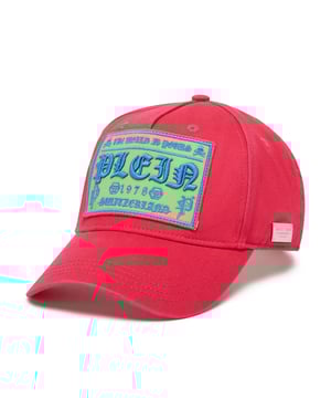 Anime su look con la gorra de béisbol decorada con el símbolo icónico de la marca. Más información.   Sarga de algodón   Marca bordada en el parche cosido en la parte delantera   Letras bordadas en la parte trasera   Correa de velcro bordada y ajustable   Costuras interiores cubiertas con cinta jacquard con logotipo