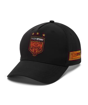 Esta gorra de béisbol Plein Sport ayuda a mejorar tu rendimiento cuando entrenas gracias a su material cómodo y transpirable.   Algodón tecno ideal para hacer deporte.   Paneles reforzados y visera preformada   Acabado de ribete a juego en los orificios de ventilación   Escudo estampado con goma con el Tigre y la marca en la parte delantera   Letras bordadas en la correa de velcro ajustable