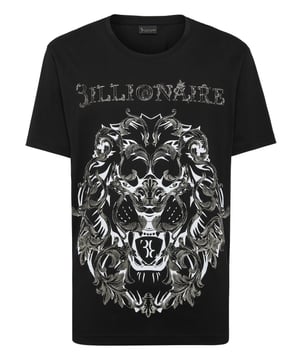 Billionaire voegt een vleugje stijl toe aan je vrije tijd. Dit T-shirt van jersey geeft het perfecte voorbeeld. Katoenen jersey  De iconische leeuwenprint op de voorkant  Opgenaaid metalen kruis op het juk  Ribgebreide halslijn  Stiksels met twee naalden