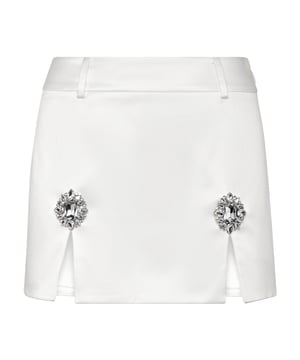 Chique & Rock stijl? Dan is deze rok echt iets voor jou. We hebben de minirok opnieuw ontworpen volgens de stijl van Plein. Bekijk de details.   Stretchkatoenmixsatijn   Twee splitten aan de voorkant met juwelenbroches   Onzichtbare ritssluiting aan de zijkant   Riemlussen in de tailleband   Twee steekzakken aan de achterkant