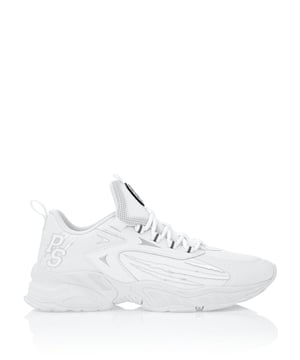 Diese Unisex-Laufschuhe sind dazu konzipiert, Ihnen dank hochtechnologischer Materialien und dem typischen Stil von Plein Sport zu helfen, über Ihre Grenzen hinaus zu laufen.   Ergonomisches und atmungsaktives Obermaterial aus Nylonjersey und Kunstleder   Tiger-Scratch-Druck am äußeren Viertel   Passende farbige tubulare Schnürsenkel   Logo-Band an der Fersenverstärkung, das mit der Zuglasche verbunden ist   Stoßdämpfende, ultraleichte, hochtechnologische Zwischensohle   Profilierte Laufsohle für optimalen Halt   Innenfutter