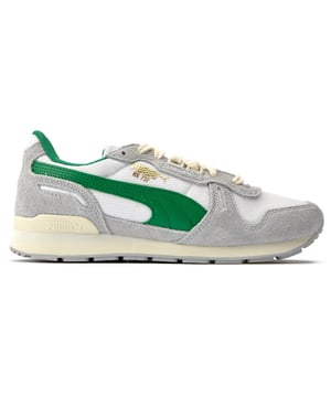 Las zapatillas de deporte RX 737 Vintage de nailon y gamuza, una incorporación de inspiración vintage a la colección de zapatillas de Puma, presentan todas las características de los legendarios diseños para correr, como las líneas limpias y la construcción resistente, pero agregan detalles perfectos y una plantilla suave y acolchada. Inspiradas en la tradición pero perfectamente actualizadas, estas zapatillas llamativas pero sencillas mantendrán tus pies cómodos durante todo el día y sus vibraciones serán reales.