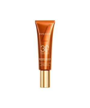 Infinite Bronze ist der getönte Hybrid-Sonnenschutz von Lancaster. Er kombiniert den Schutz einer Sonnencreme, die feuchtigkeitsspendenden Eigenschaften einer Creme und die tönenden, perfektionierenden Vorteile einer Foundation. Infinite Bronze Tinted Protection Sunlight Cream LSF30 ist eine super leichte und strahlende Foundation. Sie schenkt der Haut eine leichte Bräune und kaschiert sichtbar Unregelmäßigkeiten mithilfe leistungsstarker Pigmente und Mikrokügelchen. Die fortschrittliche Full-Light-Technologie schützt neben UVB- & UVA-Strahlen auch vor sichtbaren Licht- und Infrarotstrahlen, während Hyaluronsäure der Haut intensive Feuchtigkeit spendet. Der Tan-Activator-Komplex verstärkt die natürliche Bräune der Haut. Diese leichte, cremige Textur bietet eine gleichmäßige und aufbaubare Deckkraft für ein natürlich aussehendes Finish mit dem Gefühl einer zweiten Haut. Erhältlich in 2 Farbtönen, einem hellen/mittleren Ton für einen dezenten, natürlich aussehenden Glow und einem mittleren/dunklen Ton für einen gebräunten, sonnigen Glow. Die Haut erhält einen makellosen, leuchtenden und natürlichen Glow, der den ganzen Tag lang hält. Verbraucherergebnisse: 93 %* bestätigen, dass die Formulierung für ein leuchtendes, mattes Finish sorgt. 90 %** bestätigen, dass die Haut glatter aussieht. 89 %*** bestätigen, dass das Produkt die Haut gebräunt wirken lässt. *Verbrauchertest mit 102 Frauen nach 1-wöchiger Anwendung von Infinite Bronze Sunlight Cream LSF30. **Verbrauchertest mit 102 Frauen nach 2-wöchiger Anwendung von Infinite Bronze Sunlight Cream LSF30. ***Verbrauchertest mit 102 Frauen nach einer einzigen Anwendung von Infinite Bronze Sunlight Cream LSF30.