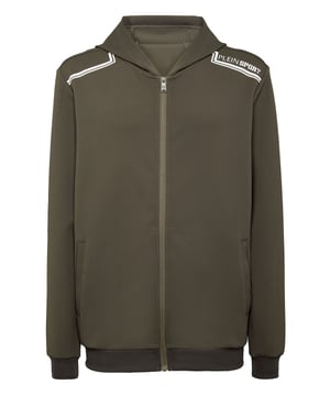 Esta sudadera con capucha es la elección perfecta para después del entrenamiento o para tus momentos al aire libre. Estilo y rendimiento en una sola prenda.   Tejido técnico polar   Detalles Framis   Estampado de letras en el hombro izquierdo   Cierre de cremallera impermeable Dos bolsillos con aberturas Dobladillo de punto elástico