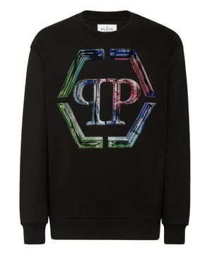 Stijl komt voort uit details. Bekijk deze katoenen fleece sweater met ronde hals.   Zachte katoenen fleece   Het met juwelen bezette logo staat op de voorkant   PP Hexagon op een badge van saffiaanleer die op het juk is genaaid   Ribgebreide zomen   Pasvorm: Over