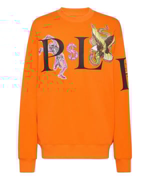 Hype up your look with this original cotton fleece crewneck. The brand’s iconic lettering is here printed with a Tattoo style. A saffian leather patch bearing the PP Hexagon is sewn on the yoke. Rib knit hems.