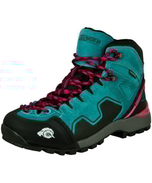 Wanderschuh PM021 Bei dem Wanderschuh PM021 handelt es sich um einen Schuh der Guggen Mountain Performance Line. Der Schuh ist für Wanderungen, als auch für mittlere Bergtouren bestens geeignet. Damit der PM021 jeglichen Ansprüchen gerecht wird, wurde die Außenhaut aus einem hochwertigen Leder gefertigt. Innen findet sich Synthetik, damit eine Strapazierfähigkeit, sowie auch Wasserfestigkeit garantiert werden. Guggen Mountain steht nicht nur für faire Preise, sondern besonders für höchste Qualität. Das ist auch beim Wanderschuh PM021 der Fall, der sämtliche Kriterien für den Outdoor Bereich erfüllt. Er ist flexibel, bietet einen hohen Komfort und verspricht eine lange Haltbarkeit, damit der Nutzer lange Freude an seinen Wanderschuhen hat. Zudem wurde eine besonders hochwertige Gummisohle verarbeitet, die einen festen Grip bietet. Bei den Schuhspitzen wurde an Gummikappen gedacht, die nicht nur eine höhere Strapazierfähigkeit bringen, sondern auch schnellen Abnutzungserscheinungen vorbeugen. Besonders hervorzuheben ist die technische Membran, die für ein optimales Mikroklima sorgt, Wasserfestigkeit garantiert und Atmungsaktivität bringt. Mit einem Gewicht von gerade einmal 510 Gramm pro Schuh handelt es sich bei dem PM021 um ein richtiges Leichtgewicht, sodass auch nach längeren Touren keine müden Füße entstehen.

PERFORMANCE LINE
Hervorzuheben ist ebenfalls die Schnürung, die bis zu den Zehen reicht. Damit bekommt der Nutzer einen noch besseren Halt, was besonders im schwierigen Gelände wichtig ist. Ziernähte, sowie das Guggen Mountain Logo zeigen an, aus welcher Qualität der Wanderschuh besteht. Farbliche Akzente werden durch die Schnürbänder gesetzt, womit der gesamte Schuh stimmig wirkt.

Eigenschaften:
Obermaterial: Leder
Innenmaterial: Synthetik
Sohle: Gummi
Verschluss: Schnürsenkel
Absatzhöhe: 3 cm
Absatzform: Flach
Materialzusammensetzung: Leder - Synthetik