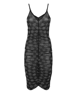 con cristales  Aumente su elegancia para los momentos especiales y elija este vestido slip de tul flocado. Eche un vistazo a los detalles.   Tul de poliéster elástico todo enjoyado   Costuras fruncidas en la parte delantera y trasera   Tirantes ajustables