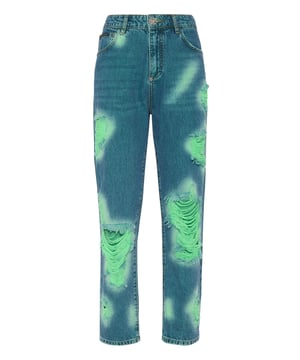 Wenn Sie originell sein wollen, empfehlen wir Ihnen diese 5-Pocket-Hose aus steingewaschenem Denim mit edlen Details. Erfahren Sie mehr.                                                               Verwaschener Distressed-Denim   Fleckig gefärbt PP Hexagon auf Saffianleder-Patch auf der rechten Gesäßtasche aufgenäht  Einzelner Schmuckknopf aus Metall  Zwei-Nadel-Nähte  Passform: Mom