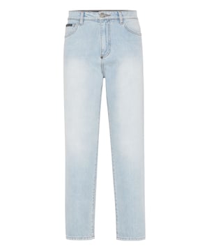 Diese Mom-Fit-Jeanshose bringt mühelos Struktur mit charakteristischem Edge. Kombinieren Sie sie mit einem figurbetonten Oberteil oder einem oversized Blazer für eine ausgewogene, elevated Silhouette.   Der hochgeschnittene Mom-Fit bietet eine schmeichelhafte, vintage-inspirierte Form.   Reine Baumwoll-Denim sorgt für Struktur und atmungsaktiven Komfort.   Metallisches Hexagon-Emblem setzt einen mutigen, markanten Akzent.   Eine leicht konische Form am Bein unterstreicht moderne Proportionen.   Für den täglichen Gebrauch entworfen, mit einem ikonischen Luxus-Finish.