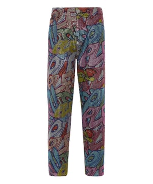 Ironie und Einzigartigkeit mit dieser Five-Pocket-Hose aus Denim, die sich durch einzigartige und wertvolle Details auszeichnet. Erfahren Sie mehr.                                                                Stone Washed Denim    Bombing-Graffiti-Muster mit farbigen Strasssteinen durchgehend PP-Sechseck auf einem auf der rechten Gesäßtasche aufgenähten Saffianleder-Patch   Einzelner Juwelenknopf aus Metall   Passform: Mom High Rise