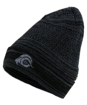 GUGGEN Mountain Hat K902

STIJLVOLLE en GEZELLIG WARME gebreide muts met FLEECE VOERING van GUGGEN MOUNTAIN. De mutsen zijn voorzien van een zachte, comfortabele gedeeltelijke voering (de voering zit op oorhoogte, net als een hoofdband).

UNISEX en ONE-SIZE (one size fits all) hoed past de meeste mensen perfect, dankzij het hoogwaardige elastische materiaal van dit model.

100% polyacryl; Voering 100% polyester

Modelnummer: K902

De dop is gemaakt van eersteklas POLYACRYL dat de volgende eigenschappen combineert: COMFORT, ELASTICITEIT en ADEMEND VERMOGEN. De stof is zeer zacht en voelt prettig aan op de huid.

Deze dames- of herenmuts is GEMAKKELIJK te COMBINEREN met andere winterkleding. Of u de pet nu draagt ​​bij casual streetwear, vrijetijdskleding, werkkleding of sportkleding: de pet zit perfect en is een stijlvol accessoire.

Dameshoeden en herenhoeden zijn het IDEALE CADEAU voor uw dierbaren. Deze hoed is voor iedereen geschikt, vooral op koude dagen in de lente, herfst of winter.