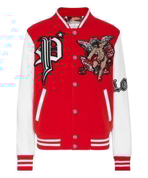 Descubra el estilo de Plein con esta chaqueta varsity de piel y tejido mezcla de viscosa. Eche un vistazo a sus característicos detalles Love Angel.   Tejido de mezcla de lana y piel con estampado de ciervo.   Parches enjoyados con temática Love Angel cosidos en la parte delantera, las mangas y la espalda   Botones de presión   Dos bolsillos con aberturas   Dobladillos de punto elástico   Forro moteado acolchado con rombos