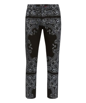 Si busca singularidad, le recomendamos estos pantalones vaqueros de 5 bolsillos.                                           Tejido vaquero elástico lavado a la piedra   Estampado de Paisley estilo bandana en toda la prenda   Un solo botón de metal en la cintura   Hexágono PP en una insignia de cuero cosida en el bolsillo trasero derecho    Ajuste: Skinny