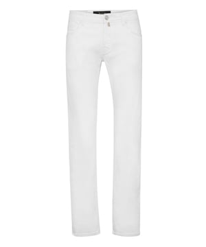 Añada algo informal y original a su atuendo. Le sugerimos estos pantalones vaqueros de 5 bolsillos. Descubra más.                                                                Tejido vaquero lavado a la piedra   Escudo bordado en el bolsillo trasero derecho   Botón metálico sencillo   Etiqueta de cuero aglomerado cosida en la cinturilla trasera   Remaches en forma de insignia   Ajuste: Regular