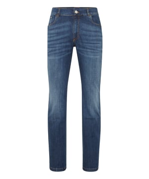 Billionaire mantiene el icono de su firma: el blasón. Estos pantalones de denim desgastado de cinco bolsillos presentan el símbolo de la firma bordado con punto de satén en el bolsillo trasero derecho. Cierre de cremallera y botón metálico con el emblema de la firma. Etiqueta de piel con estampado laminado adherida en la parte posterior. Costuras de color tabaco. Corte: Regular. Bajo: 22 cm.