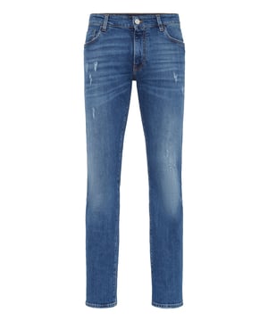 Billionaire will not give up its coat of arms: the brand's icon. The symbol of the Maison is embroidered on a patch engraved on a metal badge sewn on the right rear pocket of these stone washed denim 5 pocket pants. Rips and wear-and-tear embellish the item. Zipper fastening and one metal button with the Maison’s emblem. Bonded leather label on the back with a laminated print. Tobacco stitching.  Fit: Super Straight Bottom: 18 cm.