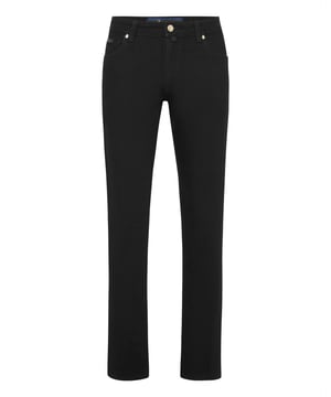 Añada algo informal y original a su atuendo. Le sugerimos estos pantalones vaqueros de 5 bolsillos. Descubra más.                                                               Tejido vaquero elástico lavado a la piedra  Etiqueta metálica Crest on cosida en la parte trasera  Botón metálico sencillo  Remaches en forma de insignia  Bragueta con cremallera  Ajuste: Súper recto