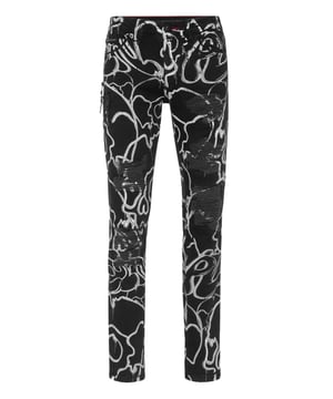 Eleva tu estilo con estos llamativos vaqueros estampados en blanco y negro.  Único diseño de calavera y huesos  Funcionalidad de 5 bolsillos  Corte recto para una silueta elegante  Perfectos para marcar tendencia.