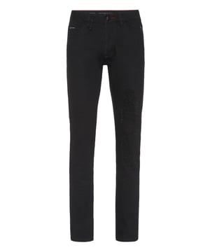 con cristales  Para su conjunto le recomendamos estos pantalones vaqueros de 5 bolsillos con elementos especiales.                                                                 Tejido vaquero lavado a la piedra con desgaste   Dragón enjoyado en la pernera izquierda   Botón metálico sencillo   Hexágono de PP en una insignia de cuero cosida en el bolsillo trasero derecho   Ajuste: Super recto