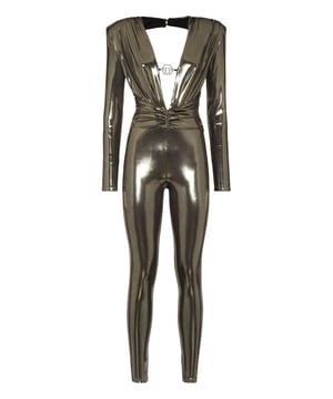 Realce su figura con este exclusivo mono de manga larga: perfecto para salidas nocturnas llamativas. Descubra todos sus detalles.   Tejido lamé drapeado   Escote en V pronunciado con hebilla joya   Hombros acolchados   Cuello halter con dos botones joya en la espalda.   Abrir la espalda   Cierre de cremallera invisible en el centro de la espalda