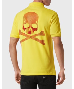 Een klassieke must-have: de katoenen piqué polo met korte mouwen.   Katoen piqué   De iconische Skull&Bones is op de rug gegraveerd   PP Hexagon op een saffiaanleren patch op de linkerborst   Knopen met logo   Chevron ribgebreide kraag en manchetten   Twee zijsplitten