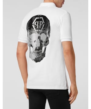 Verfraaid  Ontdek de originaliteit van dit poloshirt met korte mouwen in katoen piqué, versierd met de iconische elementen van het merk.   Katoen piqué   De iconische rhinestoned Skull print op de rug   PP Hexagon op een saffiaan lederen patch genaaid op de linkerborst   Knopen met logo   Chevron ribgebreide kraag en manchetten   Twee zijsplitten