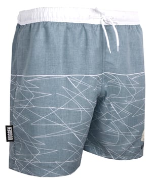 Entdecke die hochwertige Badehose von GUGGEN MOUNTAIN, perfekt für entspannte Strandtage und actionreiche Wassersport-Abenteuer. Hergestellt aus 100% Polyester, überzeugt sie durch schnelltrocknendes Material und eine besonders langlebige Verarbeitung – ideal für den täglichen Einsatz im Wasser und an Land.

Für zusätzlichen Komfort sorgt eine integrierte Innenhose aus reißfestem Netzgewebe, ebenso wie die zwei praktischen Seitentaschen – alle mit robuster Doppelnaht gefertigt. Der breite elastische Bund mit Kordelzug garantiert optimalen Halt bei jeder Bewegung – ob beim Schwimmen, Surfen oder Beachvolleyball.

Mit ihrem modernen und sportlichen Design ist diese Badehose nicht nur funktional, sondern auch optisch ein echter Hingucker – ganz im Stil von GUGGEN MOUNTAIN.

Pflegehinweis: Waschbar bei 30 °C