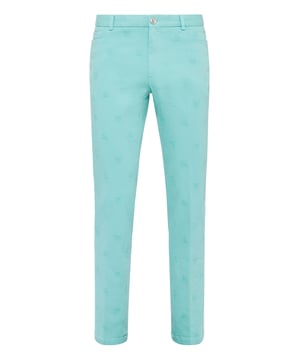 Añada una pizca de singularidad Plein a su look. Eche un vistazo a estos pantalones de algodón con 5 bolsillos.   Gabardina de algodón elástico.   La icónica calavera está bordada por todo el pantalón en un color a juego   Un solo botón metálico   Hexágono de PP en un parche de cuero saffiano cosido en el bolsillo trasero derecho   Ajuste: Chinos