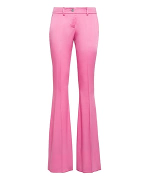 La elegancia de los pantalones de raso es indiscutible. Mire este modelo acampanado diseñado para la nueva temporada.   Raso de rayón elástico de alto brillo   Botón metálico de joya   Bolsillos con abertura