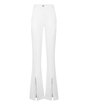Pantalones de cintura alta de poliéster elástico, presentan abertura frontal en la parte inferior. Cintura con tachuelas y botones. Bolsillos de ranura.