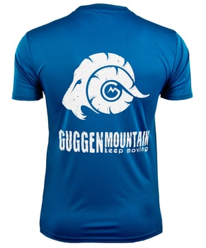 Dieses Funktionsshirt ist die perfekte Wahl für alle Hobby- und Profisportler, die einen perfekten Mix aus einer hohen Atmungsaktivität und maximaler Bewegungsfreiheit genießen möchten. Hier werden nicht nur modische, sondern auch funktionale Ansprüche auf einem hohen Niveau erfüllt. Erlebe, wie einfach es sein kann, einen exzellenten Nutzerkomfort mit ansprechender Mode zu verbinden und integriere diesen Allrounder in dein sportliches Portfolio. Du profitierst hier nicht nur von einer hochwertigen Verarbeitung und komfortablen Materialien, sondern auch von einer schnellen Trocknung und einem leichten Eigengewicht dieses Accessoires. Aufgrund der vielen positiven Eigenschaften eignet sich dieses Funktionsshirt nicht nur für Wanderausflüge, sondern kann auch hervorragend im Zusammenhang mit Laufen, Joggen, Bergsteigen und fast allen anderen Sportarten genutzt werden. Der aufkommende Schweiß wird optimal absorbiert und der Nutzerkomfort -auch bei wärmeren Temperaturen- gesteigert.

Eigenschaften:?Hochwertige GUGGEN Mountain Qualität - Das Herren Funktionsshirt trocknet sehr schnell und vermittelt ein äußerst angenehmes natürliches Tragegefühl für ein unübertroffenen Tragekomfort.
Das GUGGEN Mountain Cool Dry System transportiert den Schweiß vom Körper weg und sorgt für höchsten Komfort.
100% Polyester
Pflegehinweis: 30 C

Das Fitness Funktions- T-Shirt ist besonders für Outdoor Aktivitäten, wie Laufen, Wandern, Bergsteigen, Klettern, Radfahren aber auch für Yoga und Fitness Trainings jeglicher Art bestens geeignet.

Das Herren Freizeit- und Funktions-T-Shirt für Männer die sich von dem ansprechenden modernen und trendigen Design der Marke GUGGEN MOUNTAIN begeistern lassen wollen.

PASSFORM: Regular Fit - unser Model ist 1,80 m groß und trägt die Größe L. Wenn du es gewöhnlich lieber etwas luftig hast, dann bestell im Zeifel eine Nummer größer. Das atmungsaktive Performance T-Shirt ist aus 100% Polyester.