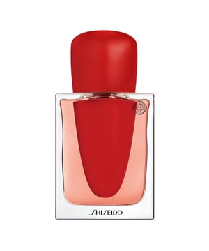 Ginza Eau de Parfum Intense , der neue Duft von Shiseido für eine faszinierende Frau, die die Dualität ihrer Emotionen perfekt beherrscht. Ein sinnliches rotes Blumenbouquet, welches mit Hölzern veredelt wird und das Credo der Samurai bekräftigt: Ich habe keine magische Kraft. Ich mache meine Emotionen zu meiner magischen Kraft. DIE INSPIRATION Ginza Eau de Parfum Intense. Die überraschende Helligkeit einer Explosion von Rosen. Der Ausdruck grenzenloser Emotionen, die ihre ganze Energie freisetzen. Eine schwer fassbare Sinnlichkeit. Leidenschaftlich und heiter zugleich. Verkörpert die perfekte Dualität einer berauschenden Schönheit. DER DUFT: Ginza Eau de Parfum Intense ist ein Bouquet aus sinnlichen Rosen, welches mit Hölzern veredelt wird. Ein Parfum, dessen Duft ebenso faszinierend und sinnlich ist  wie seine rote Farbe. Die samtigen Facetten der Herznote aus Rosen spielen mit der Frische der schwarzen Johannisbeerblätter. Die Sinnlichkeit der Vanille und die Intensität des Patchouli offenbaren eine holzige Basis und vervollständigen dieses süchtig machende, verführerische Parfum. Ein unwiderstehlicher Duft, die perfekte Balance zwischen Stärke und Weiblichkeit, Leidenschaft und Gelassenheit, Verführung und Selbstbehauptung. DER FLAKON: Der ikonische Ginza-Dolch nimmt die Farbe Rot an und sticht in das Herz des Duftes - ein Symbol für die Kraft und Leidenschaft, die in jeder Frau steckt. Der Duft ist vegan und mit Alkohol aus natürlichem Ursprung hergestellt. Er enthält natürliche und synthetische Rohstoffe aus biologischem Anbau. Die Verpackung ist zertifiziert und besteht aus einem Karton, der aus nachhaltig bewirtschafteten Wäldern stammt.  