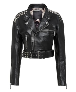 met studs  Geef je look een gothic-rock tintje met dit zachte bikerjack van nappa.   Nappa   Bezaaid   Metalen ritssluiting aan de voorzijde, manchetten en zakken   Band met metalen gesp aan de onderzijde   Voering van gemêleerde stof   Pasvorm: Bijgesneden