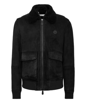 Discover the style of Plein with this sheepskin jacket. Check out its distinctive details.   Sheepskin    Schafsfell shirt collar    Epaulettes sewn on the shoulders   PP Hexagon Logo on a saffian leather patch sewn at left chest   Zip fastener   Two pockets with flaps   Rib knit hems   Unlined