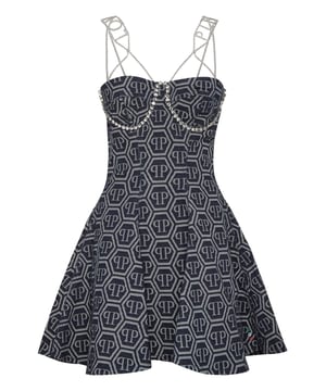 Aumente su elegancia para sus eventos especiales con este romántico vestido. Eche un vistazo a los detalles.   Tejido vaquero jacquard PP Hexagon   Escote balconette   Tirantes de strass crean la marca   Cremallera en la espalda   El corte acampanado completo añade volumen y movimiento