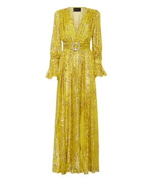 Los eventos especiales requieren prendas únicas. Le sugerimos este vestido de gasa de manga larga. Descubra más.   Gasa de mezcla de seda muy ligera decorada por toda la prenda con un estampado de lúrex fil-coupé.   Escote pronunciado en la cintura con hebilla joya   Mangas abullonadas con puños de volantes y botones joya   Con forro   Abertura alta a la izquierda   Bajo con volantes   Cremallera invisible en el centro de la espalda