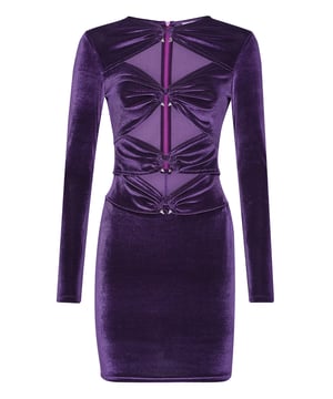 Geniet van je sexy uitstraling met deze stretch chenille jurk. Ontdek meer.   Stretch chenille   Gedrapeerd, uitgesneden lijfje met piercingachtige ringen   Onzichtbare ritssluiting middenachter   Stiksels met twee naalden