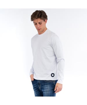 Entdecken Sie einen dynamischen und raffinierten Look mit den T-Shirts von BIKKEMBERGS: weich im Griff, mit vielseitigem Schnitt und unverwechselbarem Charakter.