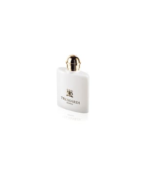 This fragrance has feminine modern top notes of zesty Yuzu and Citron middle notes of white flowers and base notes of Cheery light Orange Blossoms with chic Jasmine Tea and Water Lilies. The scent is layered with White Patchouli Cedar Wood and creamy Sandalwood and a touch of golden Vanilla.