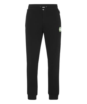 Descubra la originalidad de estos pantalones de chándal de forro polar de mezcla de algodón decorados con detalles únicos.   Forro polar de mezcla de algodón   Letras estampadas   Parche con logotipo   Bolsillos con aberturas   Cintura de canalé con cordón de ajuste de tope   Puños de punto elástico
