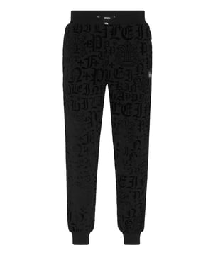 Defina su estilo con un toque de personalidad. Luzca este pantalón jogging de forro polar de algodón con un original estampado.    Suave forro polar de mezcla de algodón.   Estampado de letras flocadas por toda la prenda    Hexágono de PP en una insignia de cuero saffiano cosida en el lateral izquierdo   Bolsillos con aberturas   Cintura parcialmente de nailon elástico con cordón de tope   Puños de punto elástico