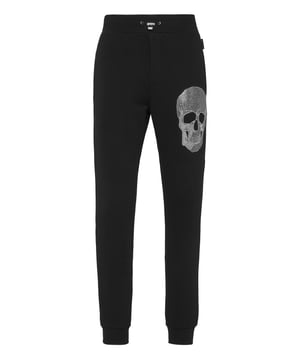 con cristales  Si lo suyo son los conjuntos deportivos con un toque de personalidad, eche un vistazo a estos joggers de forro polar en mezcla de algodón.   Vellón de algodón   Calavera enjoyada estampada en la pierna izquierda   Hexágono PP en una insignia de cuero saffiano cosida en la espalda   Bolsillos con aberturas   Cintura de punto elástico con cordón de tope   Puños inferiores de punto elástico